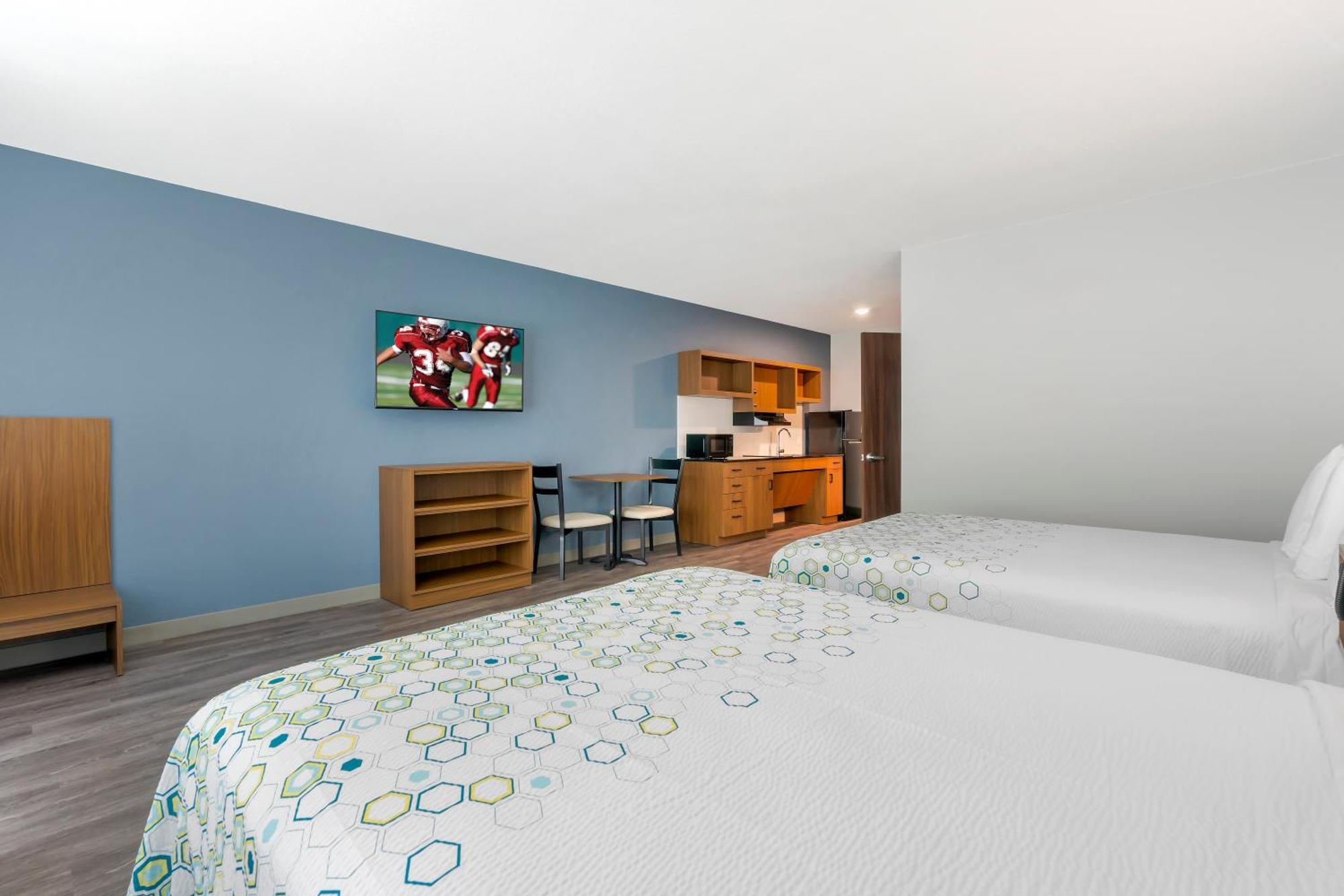 Hometowne Studios By Red Roof Tampa - Airport Exterior foto